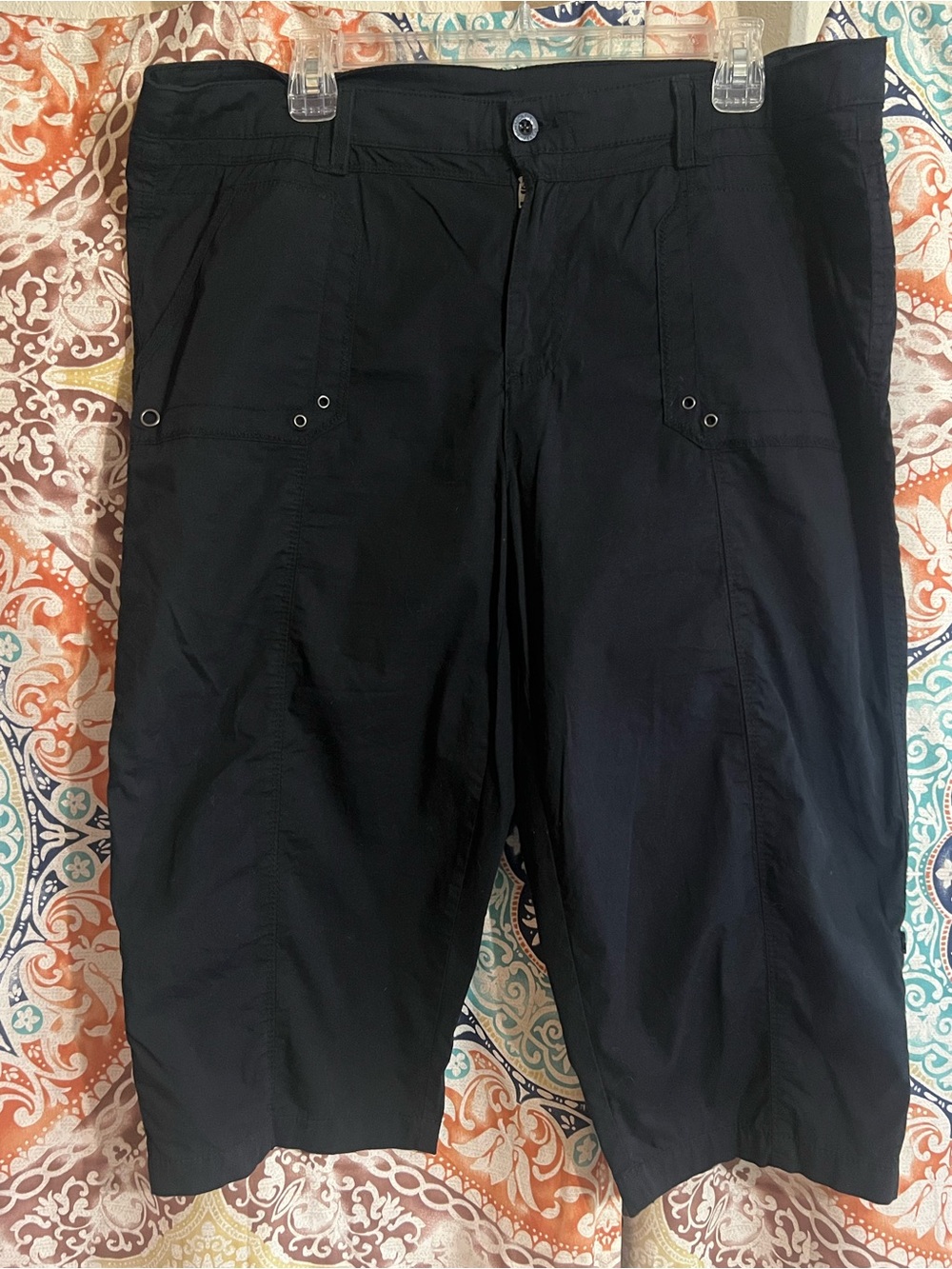 Caffe’ Marakesh Black Capri Pants Roll Tab Button Up Legs Women’s Size 14